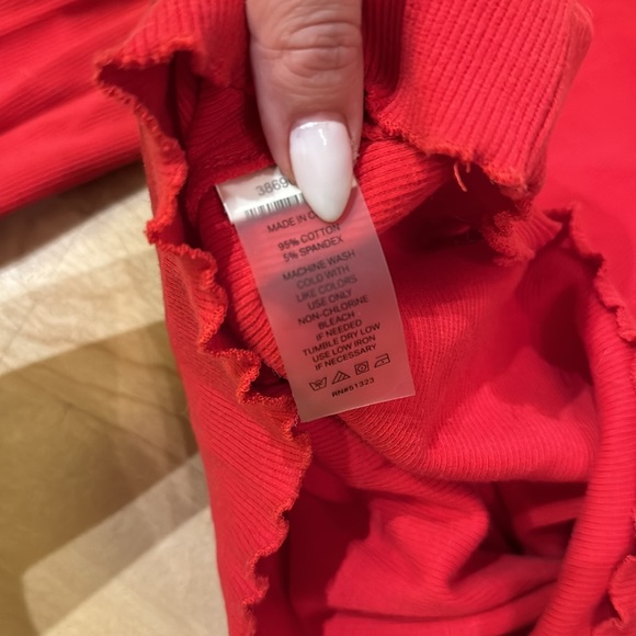 Red top - Picture 4 of 4